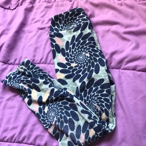 LuLaRoe Circle design leggings
